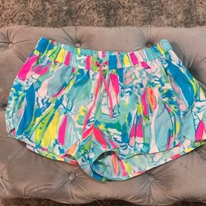 Lilly Pulitzer Run Around Short Size Med with tag